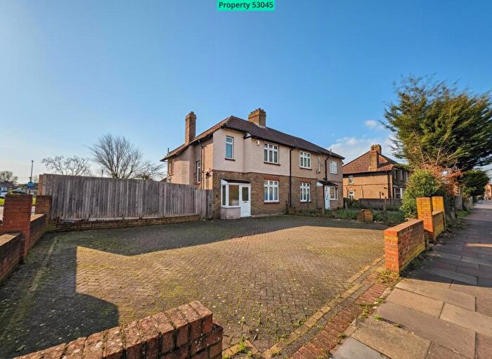 4 Bedroom Semi-Detached House To Rent In Shawbrooke Road, London, SE9