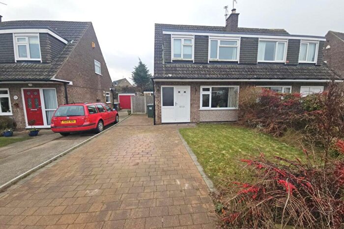 3 Bedroom Semi Detached House For Sale In Plantation Avenue, Shadwell, Leeds, LS17