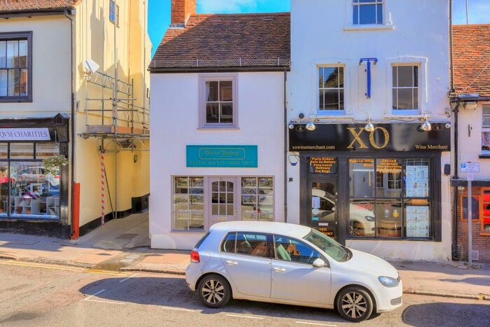 2 Bedroom Flat To Rent In High Street, Welwyn, Hertfordshire, AL6