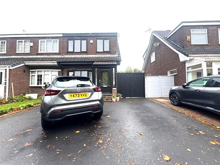 Property For Sale In The Fairway, Manchester, M40