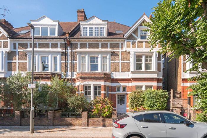 2 Bedroom Flat To Rent In Ravenslea Road, Balham, SW12