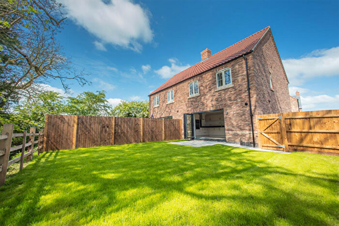 3 Bedroom End Of Terrace House For Sale In Damson Avenue, Skellingthorpe, Lincoln, LN6