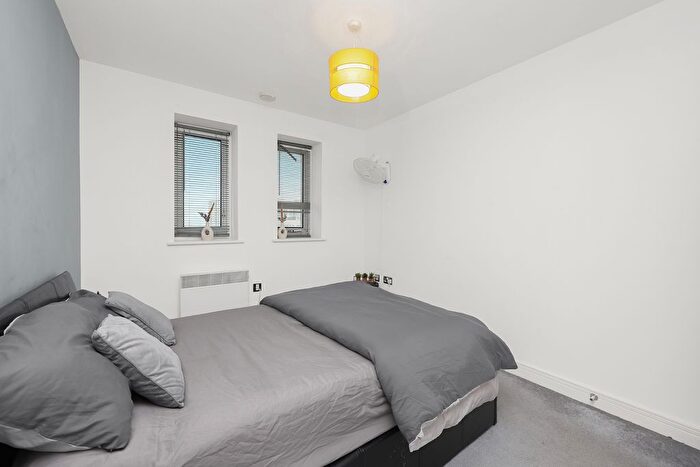 1 Bedroom Flat For Sale In High Street, London, E15