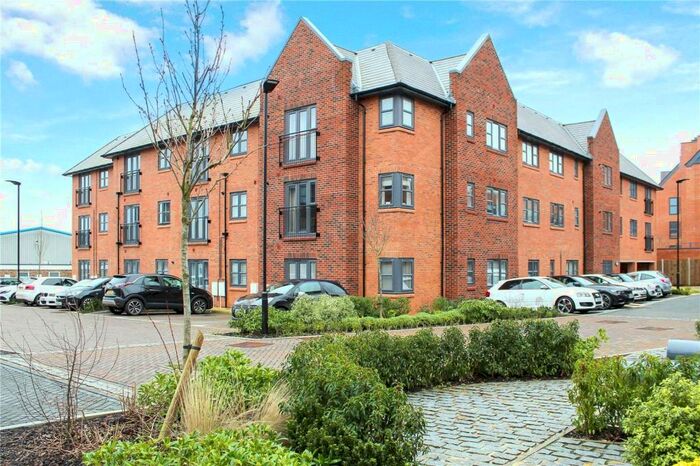 1 Bedroom Apartment To Rent In Lime Tree Way, RG27
