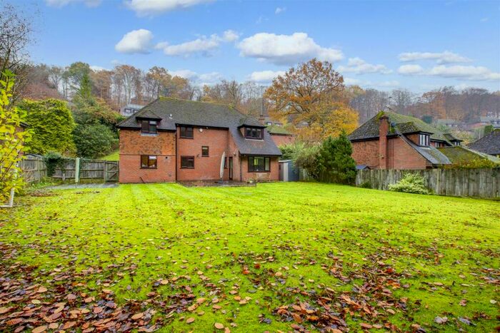 4 Bedroom Detached House To Rent In Hillside Road, Penn, HP10