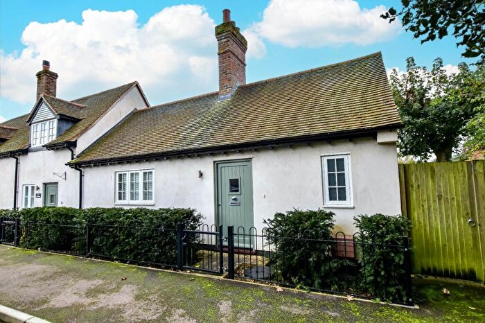 1 Bedroom Bungalow For Sale In Pheasant Close, Amersham, Buckinghamshire, HP6
