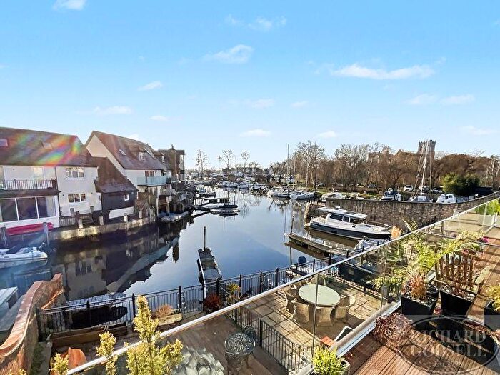 3 Bedroom Town House For Sale In Christchurch Town Centre, BH23