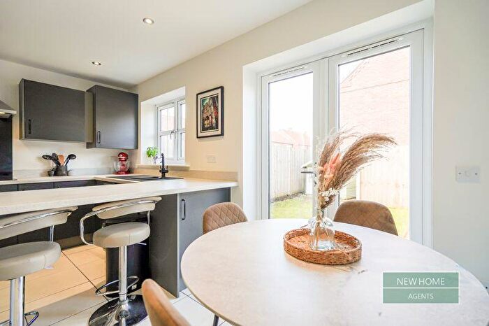 3 Bedroom Terraced House For Sale In Thornbury Walk, Kingswood, Hull, HU7