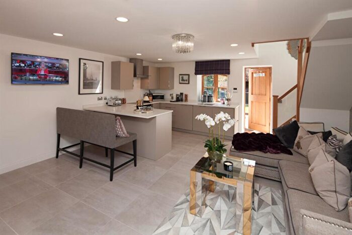 2 Bedroom House To Rent In Cwrt-Yr-Ala Barn, Michaelston Le Pit, CF64