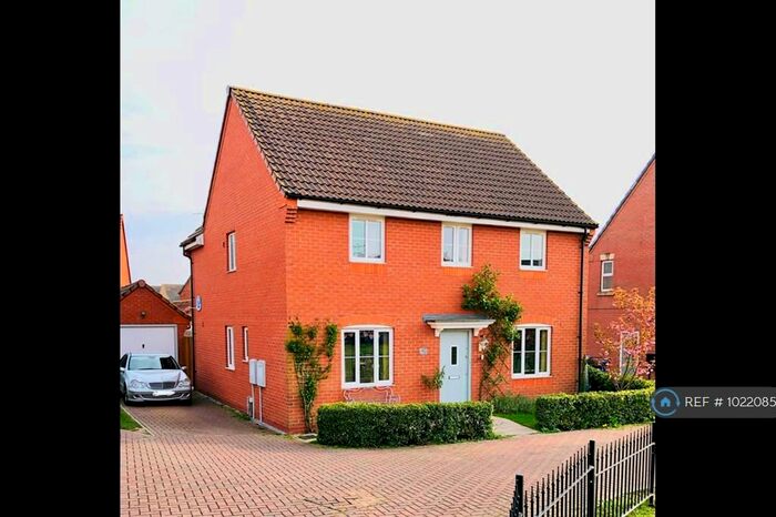 4 Bedroom Detached House To Rent In Campbell Close, Rushden, NN10