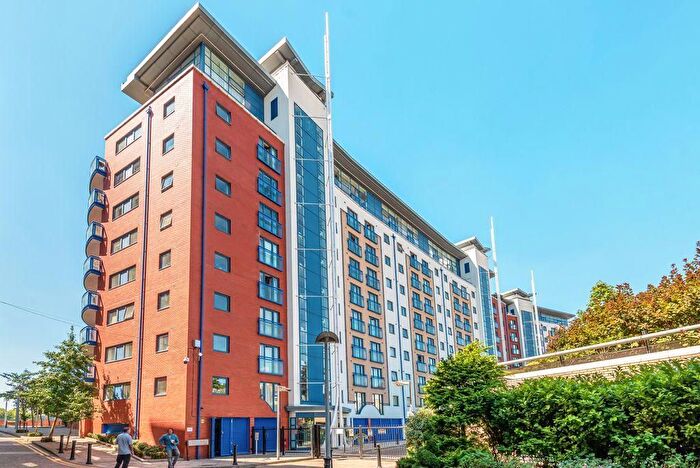 1 Bedroom Flat To Rent In Apollo Building, Newton Place, Westferry, Canary Wharf, Isle Of Dogs, London, E14