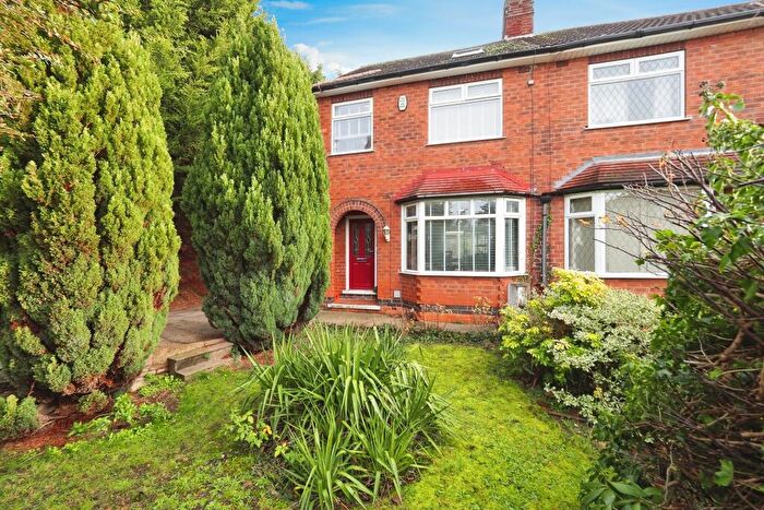 4 Bedroom Semi-Detached House For Sale In Leyton Crescent, Nottingham, NG9