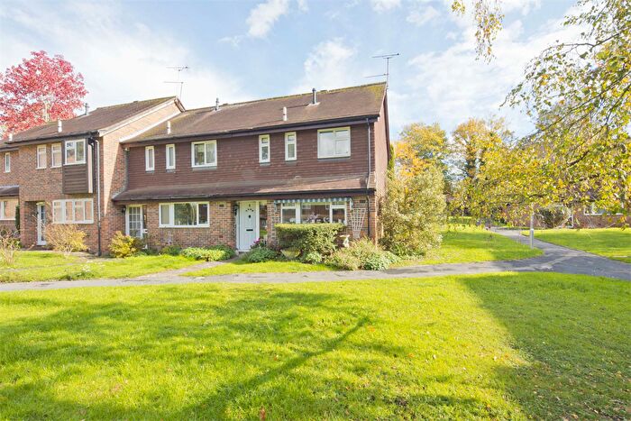 3 Bedroom End Of Terrace House For Sale In The Birches, Goring On Thames, RG8