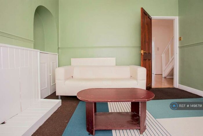 3 Bedroom Flat To Rent In Poplar, London, E14