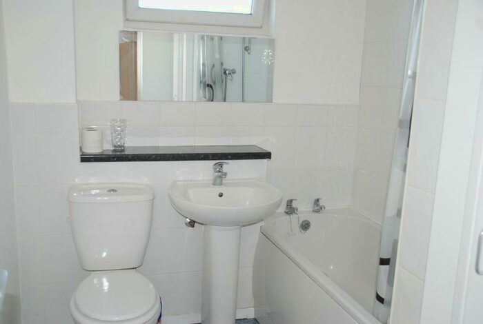 2 Bedroom Flat To Rent In Wellington Street, Greenock, Greenock, PA15