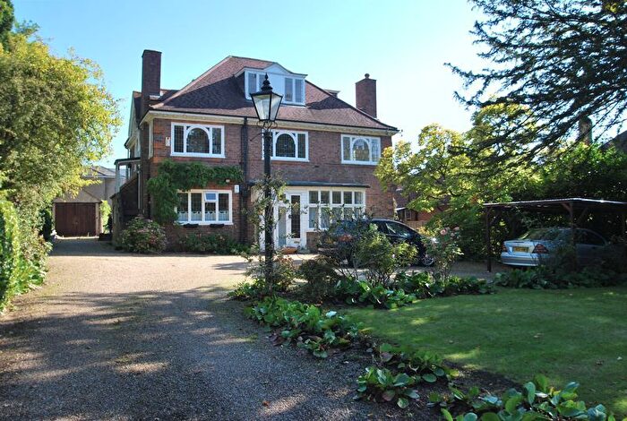 4 Bedroom Maisonette To Rent In Traps Lane, New Malden, KT3