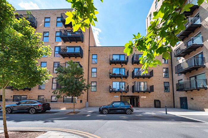 3 Bedroom Flat For Sale In Austwick Court, Woolwich, London, SE18