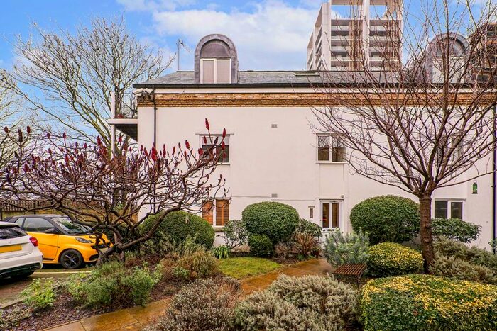 2 Bedroom Flat To Rent In Park View Mews, London, SW9