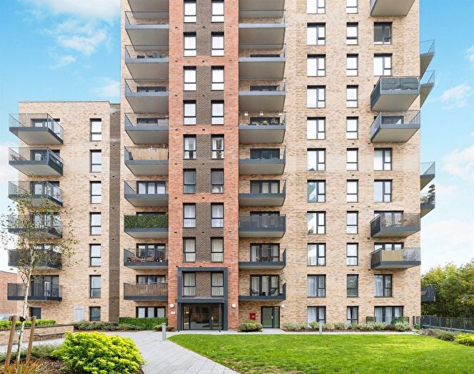 2 Bedroom Flat To Rent In Repton House, Sydney Road, Watford, WD18