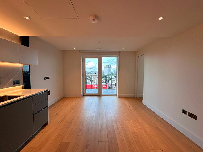1 Bedroom Flat To Rent In Cascade Way, London, W12