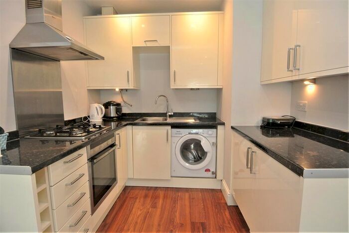 2 Bedroom Flat To Rent In Pine Grove, Weybridge, KT13