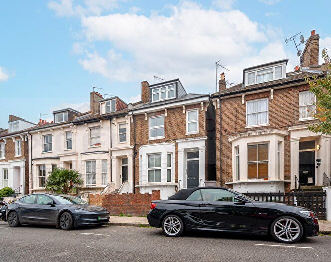 1 Bedroom Flat To Rent In Devonport Road, Shepherds Bush, London, W12