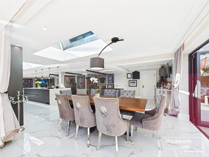 4 Bedroom Detached House For Sale In Norton Road, Wokingham Outskirts, Berkshire, RG7