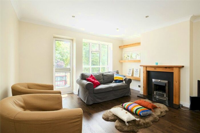 3 Bedroom Flat To Rent In The Herons, New Wanstead, London E11