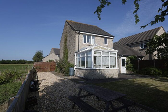 3 Bedroom Detached House For Sale In Blackthorn Way, Somerton, TA11