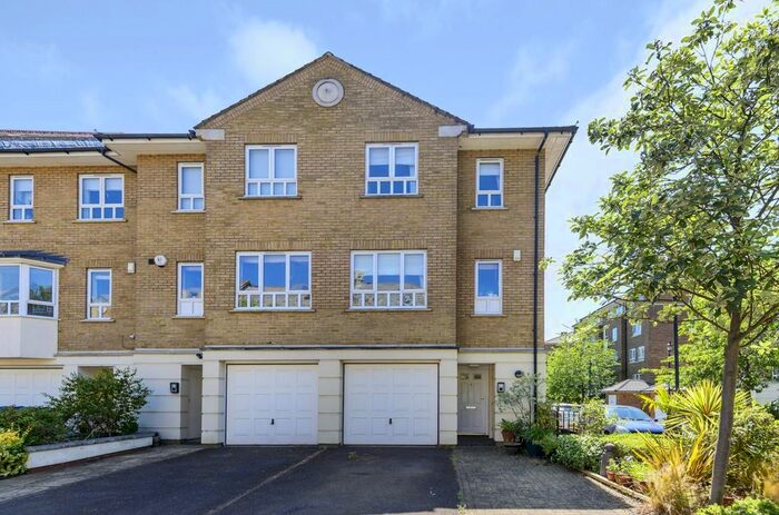 3 Bedroom Town House For Sale In Samuel Gray Gardens, Kingston Upon Thames, KT2