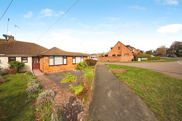 3 Bedroom Semi-Detached Bungalow For Sale In Florence Avenue, Luton, LU3