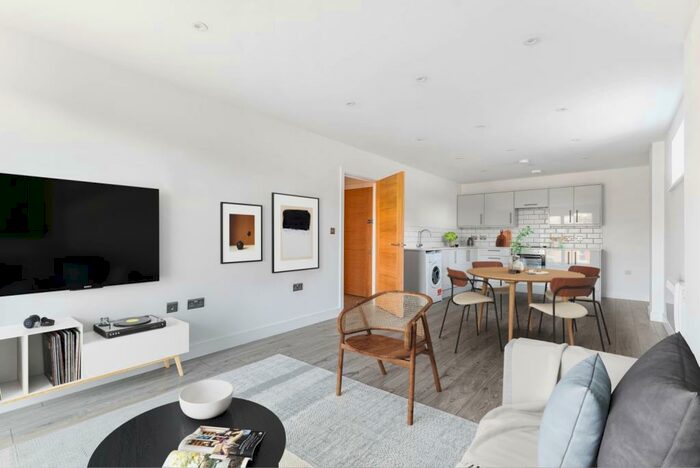 2 Bedroom Flat To Rent In Baring Road London, SE12