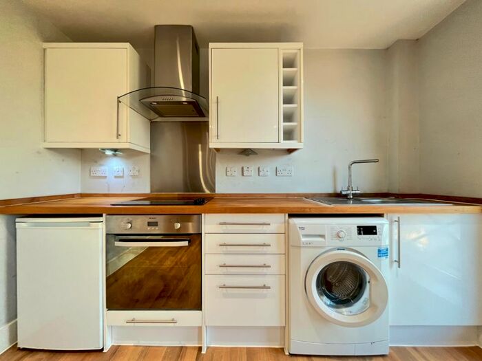 1 Bedroom Flat To Rent In High Street, Aldershot GU11