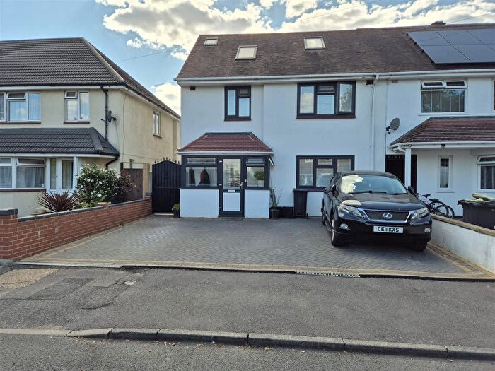 3 Bedroom Terraced House To Rent In Wykeham Avenue, Dagenham, RM9