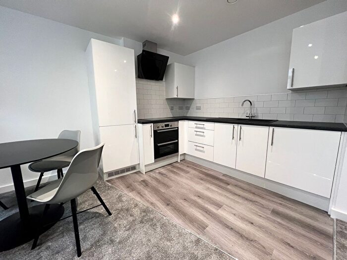 2 Bedroom Flat To Rent In Lowgate, City Centre, Hull, HU1