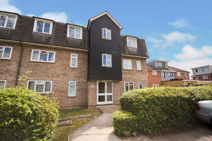 1 Bedroom Flat To Rent In Menzies Avenue, Laindon West, SS15