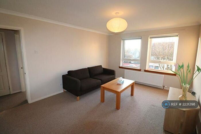 3 Bedroom Flat To Rent In Craigie Loanings, Aberdeen, AB25