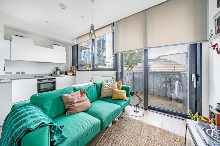 1 Bedroom Flat For Sale In Highgate Hill, Archway, London, N19