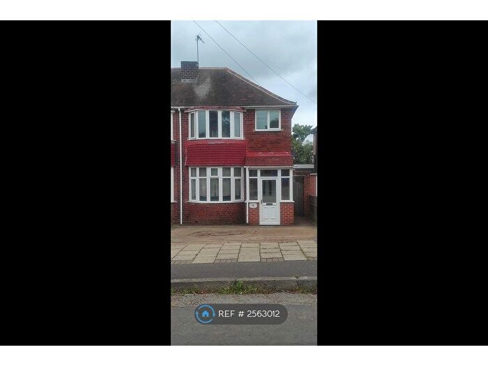 3 Bedroom Semi-Detached House To Rent In Brookmans Avenue, Birmingham, B32