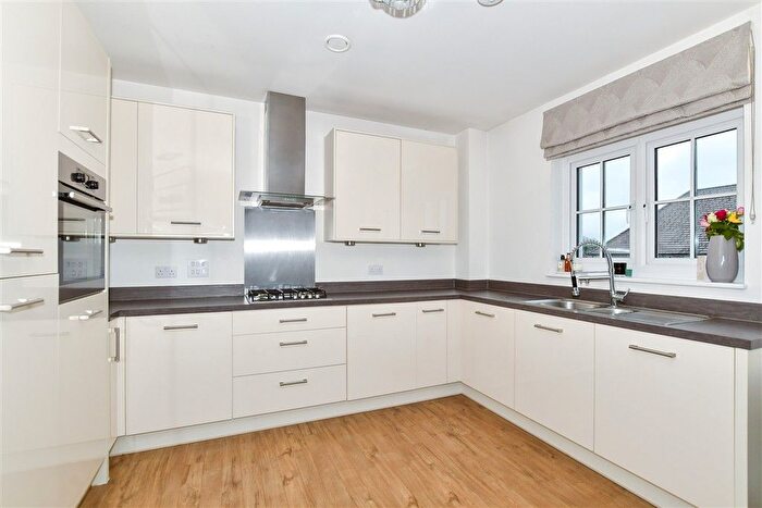 2 Bedroom Flat For Sale In Thomas Road, Aylesford, Kent, ME20