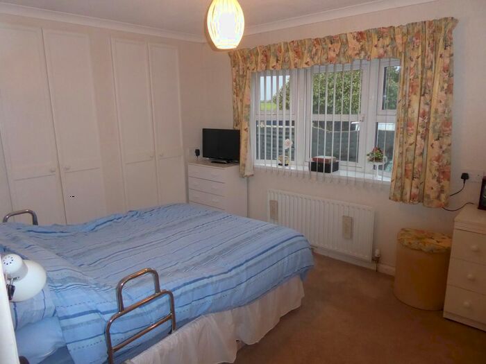 2 Bedroom Mobile/park Home For Sale In Mill Farm Park, Pagham, Bognor Regis, West Sussex, PO21