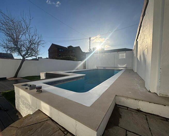 3 Bedroom Apartment To Rent In Dorchester Road, Weymouth, DT4