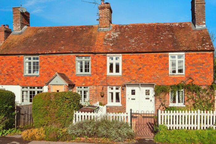 2 Bedroom Property To Rent In Station Road, Etchingham, TN19