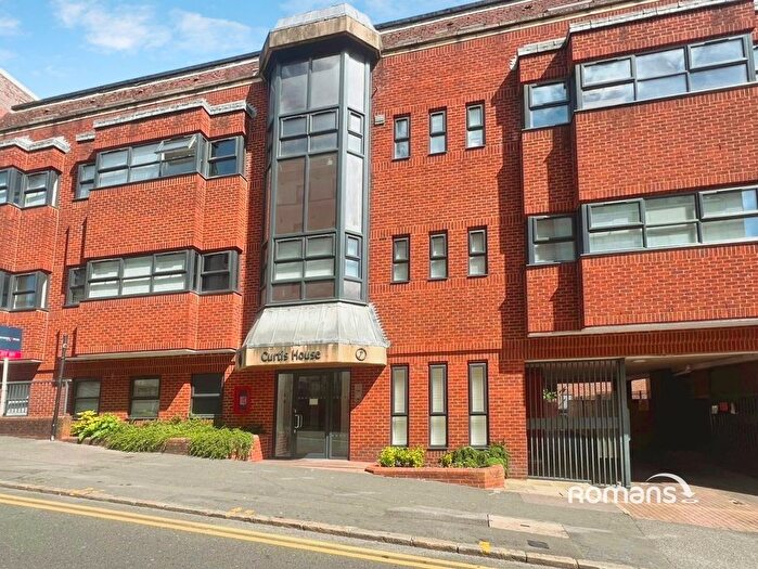 1 Bedroom Flat To Rent In Corporation Street, High Wycombe, Buckinghamshire, HP13