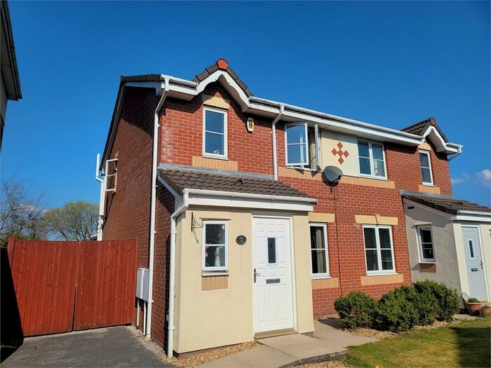 3 Bedroom Semi-Detached House To Rent In Lawndale Close, Radcliffe, Manchester, Lancashire, M26