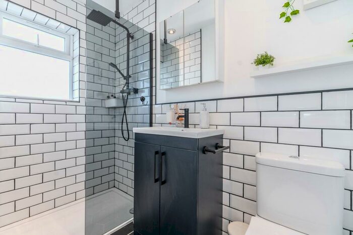 1 Bedroom Flat To Rent In Westmere Drive, Mill Hill, NW7