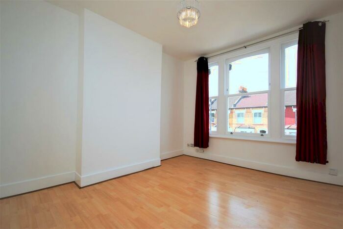 2 Bedroom Flat To Rent In Whittington Road, N22
