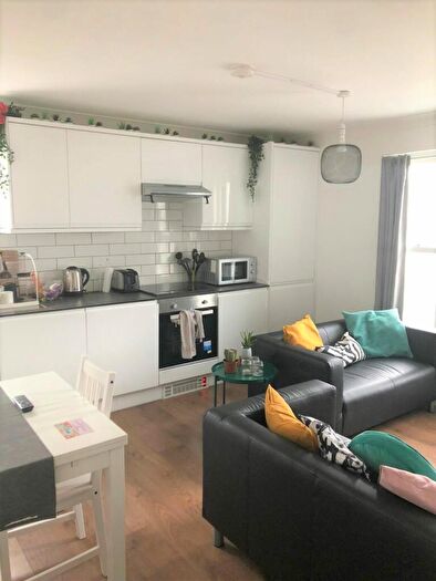 3 Bedroom Flat To Rent In Leabank Square, London, E9