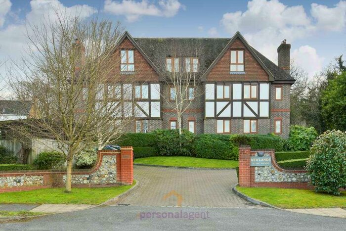 2 Bedroom Apartment To Rent In The Avenue, Tadworth, KT20