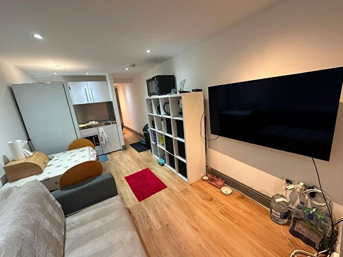 2 Bedroom Flat To Rent In Lind Road, Sutton, SM1